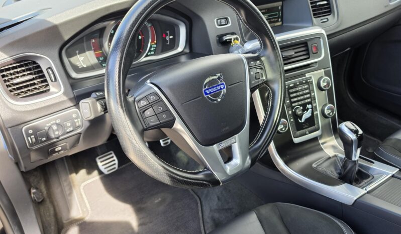 VOLVO V60 2.0 D [D4] R-Design Momentum Magyarországi Vezetett szervizkönyv! GYÖNYÖRŰ!!! full