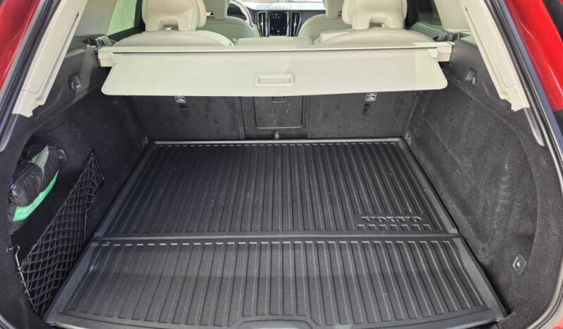 VOLVO XC60 2.0 [T6] Recharge Inscription AWD Geartronic Magyarországi Vezetett szervizkönyv! Panorámatető! full