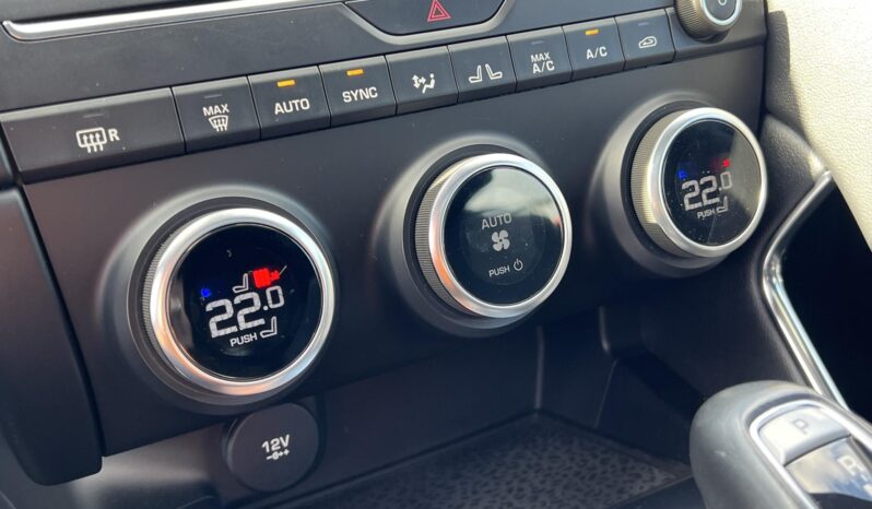 JAGUAR E-PACE D180 S (Automata) AWD Bőrülés Panorámatető Navigáció full