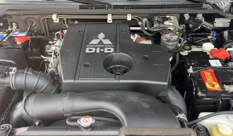 MITSUBISHI PAJERO 3.2 DI-D Instyle Navi (Automata) Magyarországi!!! full