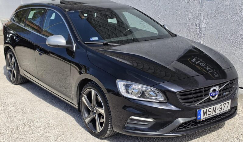 VOLVO V60 2.0 D [D4] R-Design Momentum Magyarországi Vezetett szervizkönyv! GYÖNYÖRŰ!!! full