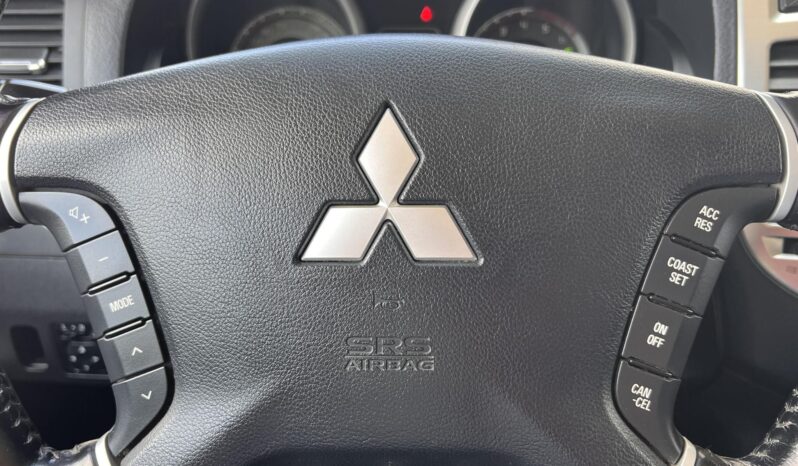 MITSUBISHI PAJERO 3.2 DI-D Instyle Navi (Automata) Magyarországi!!! full