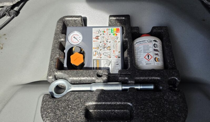 VOLVO V60 2.0 D [D4] R-Design Momentum Magyarországi Vezetett szervizkönyv! GYÖNYÖRŰ!!! full