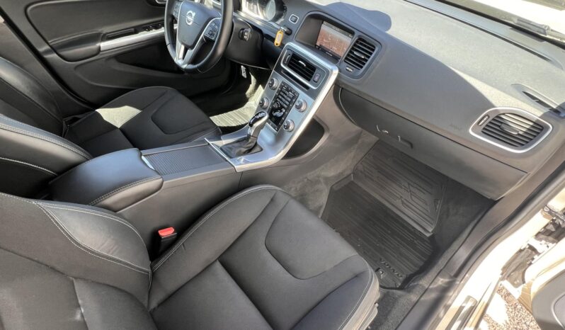 VOLVO V60 2.0 D [D4] Momentum Geartronic Magyarországi!!! 106.000Km!!! Vezetett szervizkönyv!!! full