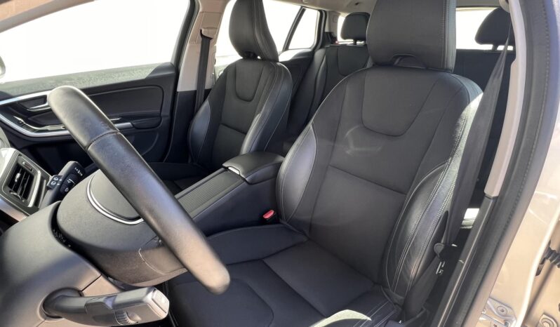 VOLVO V60 2.0 D [D4] Momentum Geartronic Magyarországi!!! 106.000Km!!! Vezetett szervizkönyv!!! full