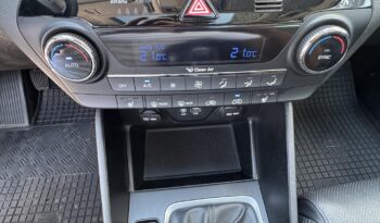 HYUNDAI TUCSON 1.7 CRDi Premium Gyári fényezés!!! Sérülésmentes!!! Premium felszereltség!!! full