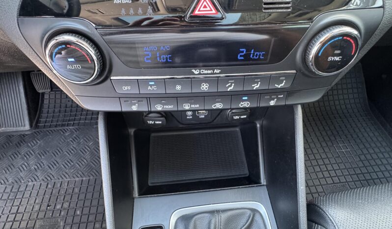 HYUNDAI TUCSON 1.7 CRDi Premium Gyári fényezés!!! Sérülésmentes!!! Premium felszereltség!!! full