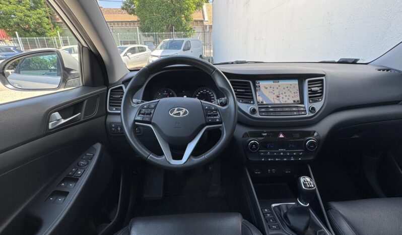 HYUNDAI TUCSON 1.7 CRDi Premium Gyári fényezés!!! Sérülésmentes!!! Premium felszereltség!!! full