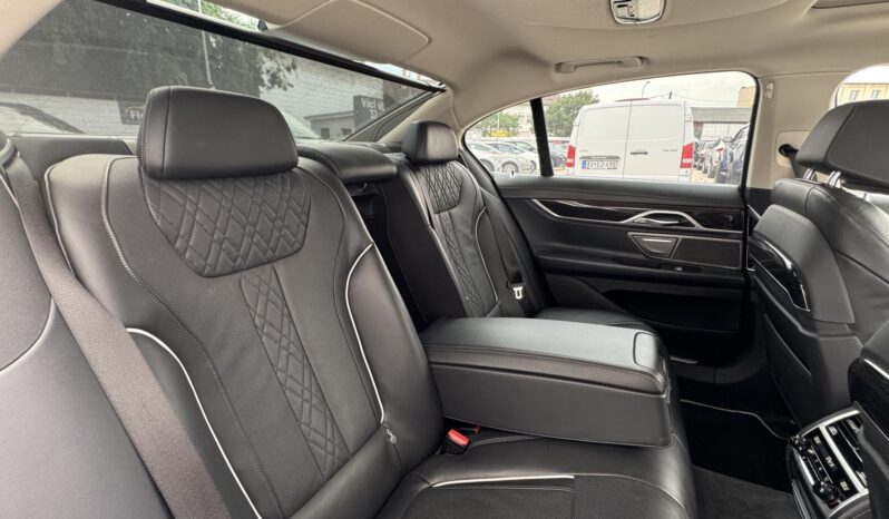 BMW 750i xDrive (Automata) Végig vezetett szervizkönyv!!! Gyönyörű állapot!!! full