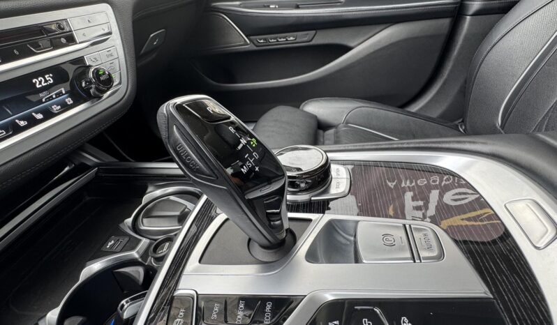 BMW 750i xDrive (Automata) Végig vezetett szervizkönyv!!! Gyönyörű állapot!!! full