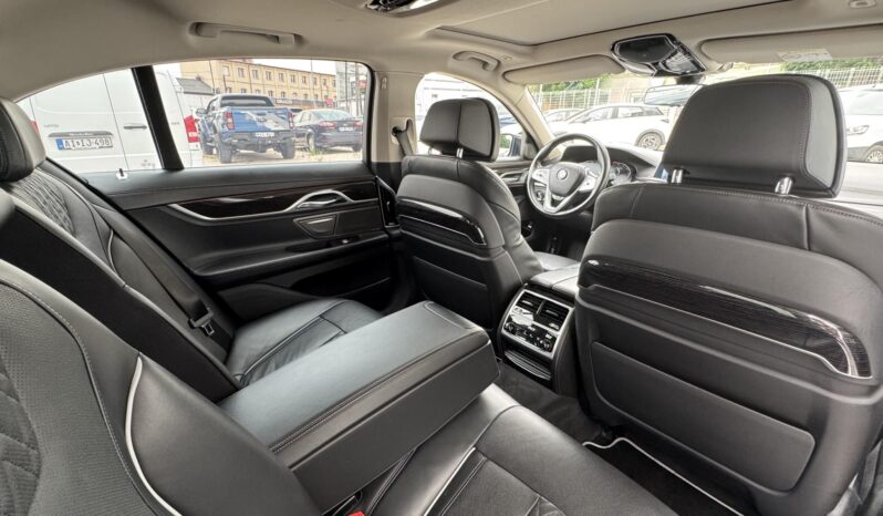 BMW 750i xDrive (Automata) Végig vezetett szervizkönyv!!! Gyönyörű állapot!!! full