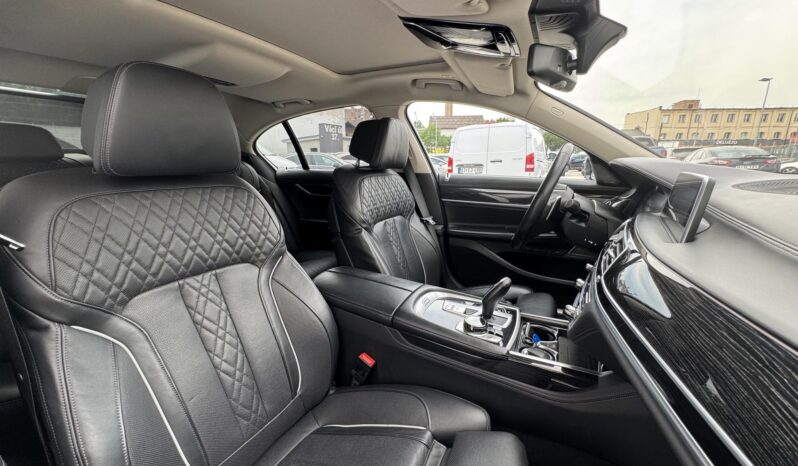 BMW 750i xDrive (Automata) Végig vezetett szervizkönyv!!! Gyönyörű állapot!!! full