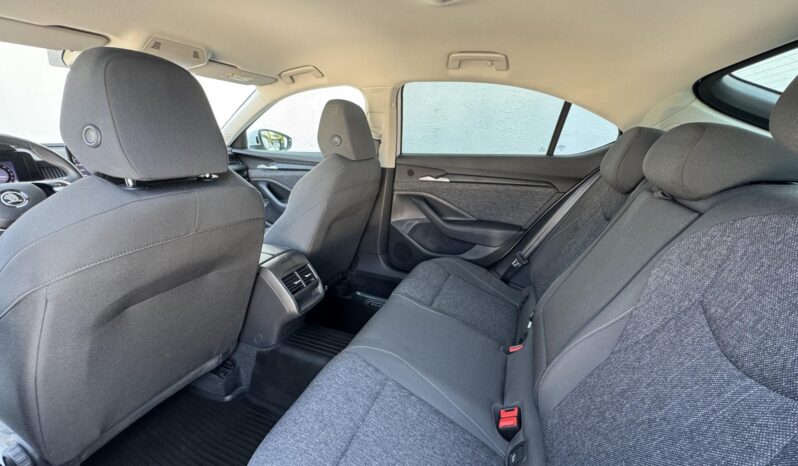 SKODA SUPERB 2.0 TDI SCR Essence DSG Magyarországi!!! Garantált 44 000Km!!! Vezetett szervizkönyv!!! Garanciális!!! full