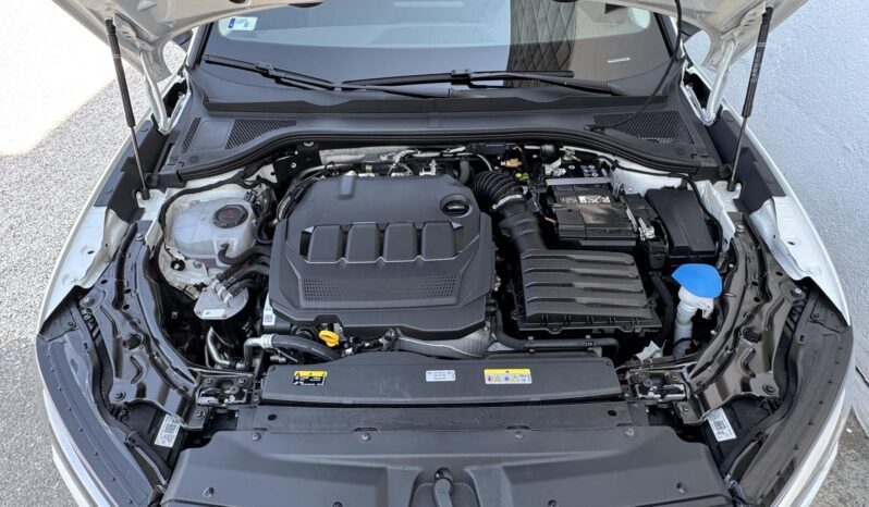 SKODA SUPERB 2.0 TDI SCR Essence DSG Magyarországi!!! Garantált 44 000Km!!! Vezetett szervizkönyv!!! Garanciális!!! full