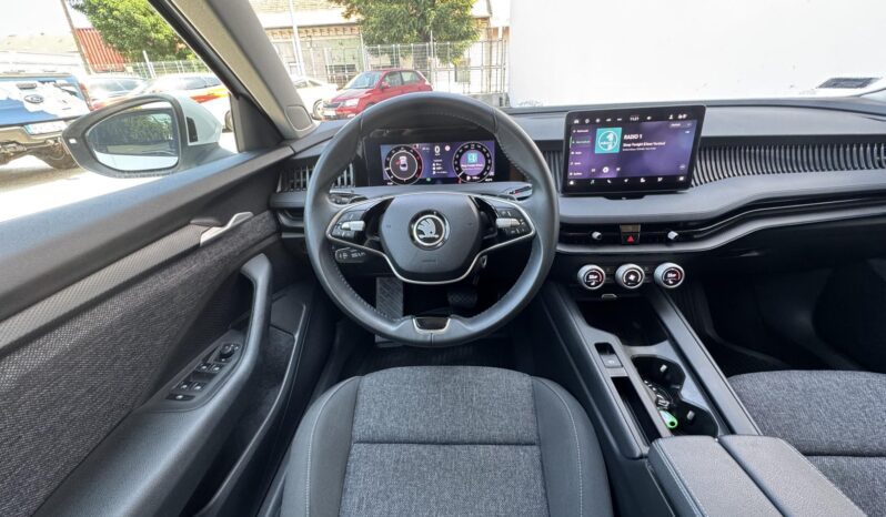 SKODA SUPERB 2.0 TDI SCR Essence DSG Magyarországi!!! Garantált 44 000Km!!! Vezetett szervizkönyv!!! Garanciális!!! full
