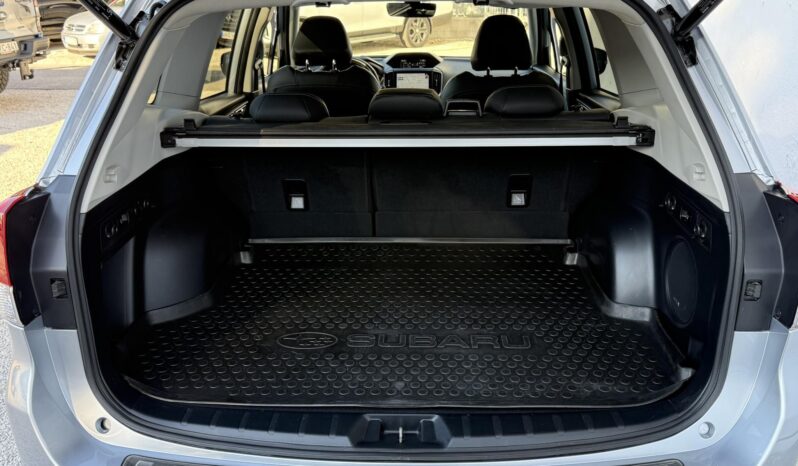 SUBARU FORESTER 2.0 e-Boxer Platinum CVT Magyarországi!!! Egy tulajdonos!! Garanciális!! Sérülésmentes!!! Vezetett szerví full