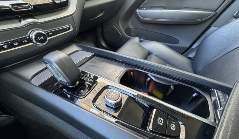 VOLVO XC60 2.0 [B4] MHEV Plus Dark AWD Geartronic Magyarországi!!! Áfá-s!!! Garanciális!!! Végig vezetett szervizkönyv!!! full