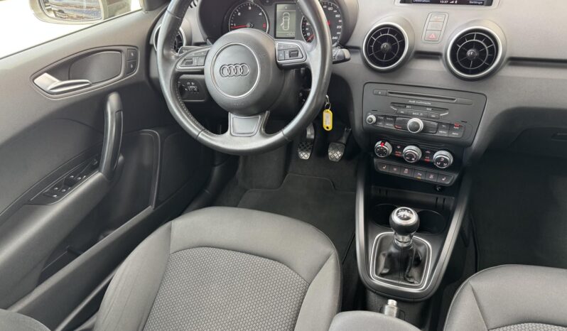 AUDI A1 Sportback 1.6 TDI DPF Attraction Gyönyörű állapot!!! Vezérlés cserélve!!! Jól felszerelt!!! full
