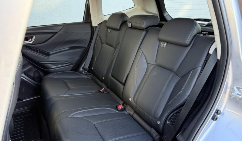 SUBARU FORESTER 2.0 e-Boxer Platinum CVT Magyarországi!!! Egy tulajdonos!! Garanciális!! Sérülésmentes!!! Vezetett szerví full