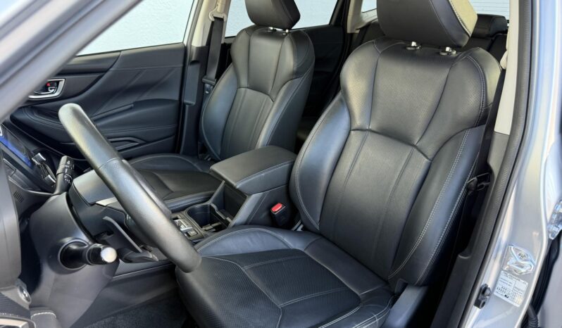 SUBARU FORESTER 2.0 e-Boxer Platinum CVT Magyarországi!!! Egy tulajdonos!! Garanciális!! Sérülésmentes!!! Vezetett szerví full