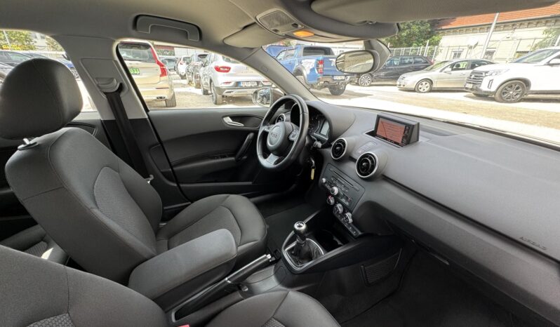 AUDI A1 Sportback 1.6 TDI DPF Attraction Gyönyörű állapot!!! Vezérlés cserélve!!! Jól felszerelt!!! full