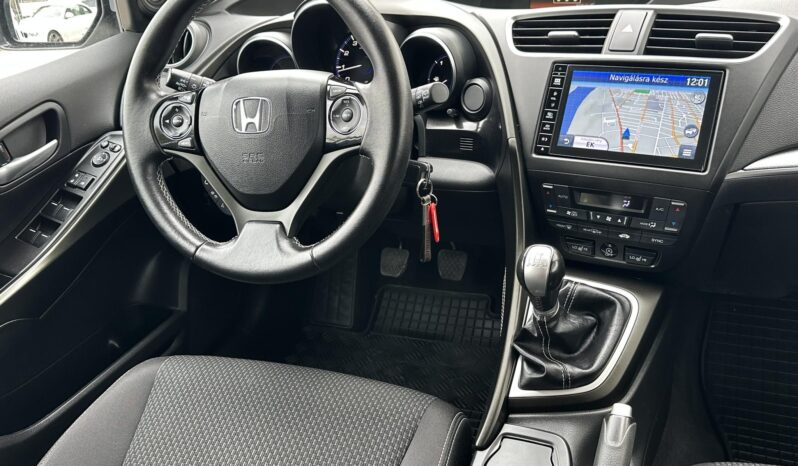 HONDA CIVIC 1.8 Elegance 15 ADAS NAVI 6MT Magyarországi! Sérülésmentes! Vezetett szervizkönyv! full