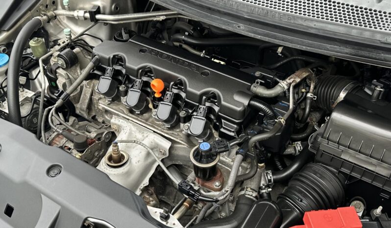 HONDA CIVIC 1.8 Elegance 15 ADAS NAVI 6MT Magyarországi! Sérülésmentes! Vezetett szervizkönyv! full