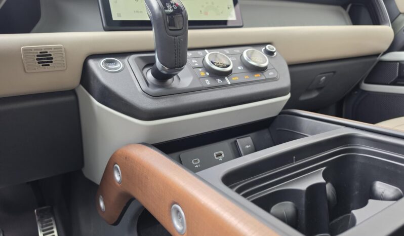 LAND ROVER DEFENDER 110 D200 HSE (Automata) Vezetett sz.könyv! Vonóhorog! Panoráma tető! Ülésszellőztetés! full